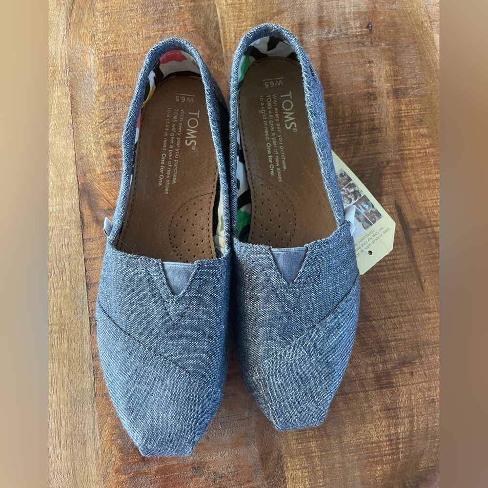 Brand new TOMS sneakers slip-on shoes
